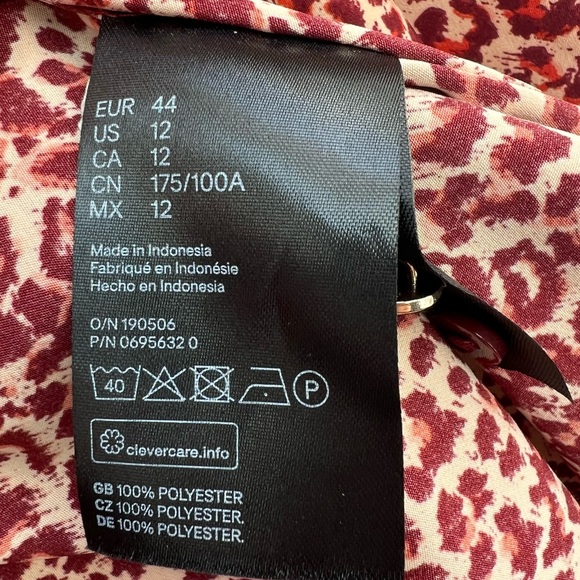 H&M red & cream size 12 animal print long sleeve button down - Picture 6 of 7